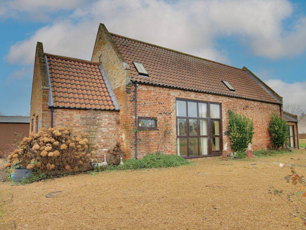 3 bed barn conversion for sale in Knights End Road, March PE15, £