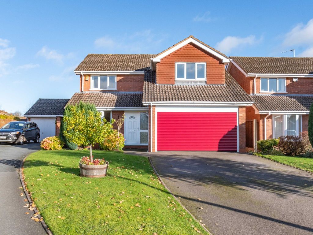 4 bed detached house for sale in Norbury Close, Church Hill North