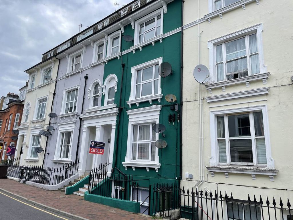 1 bed flat to rent in Dudley Road, Tunbridge Wells, Kent TN1, £750 pcm