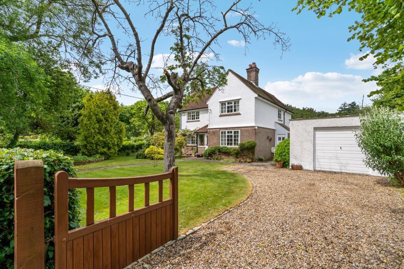 4 bed detached house for sale in Greenlands Lane, Prestwood, Great