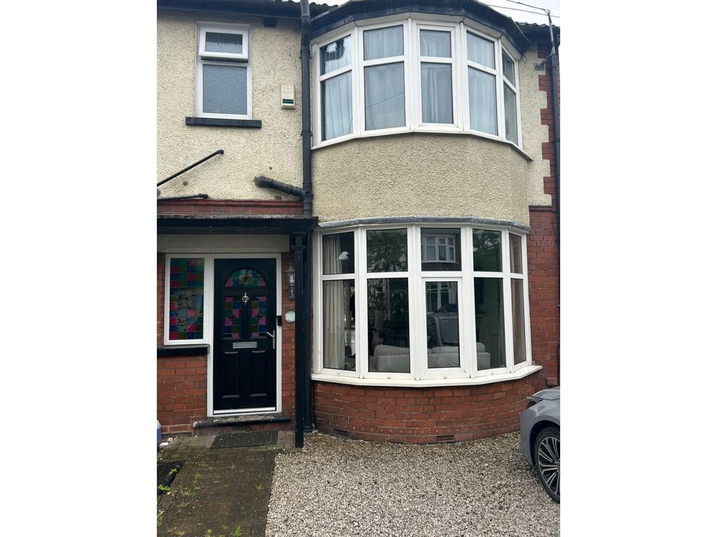 3 bed semidetached house for sale in Lake Drive, Hull HU8, £200,000