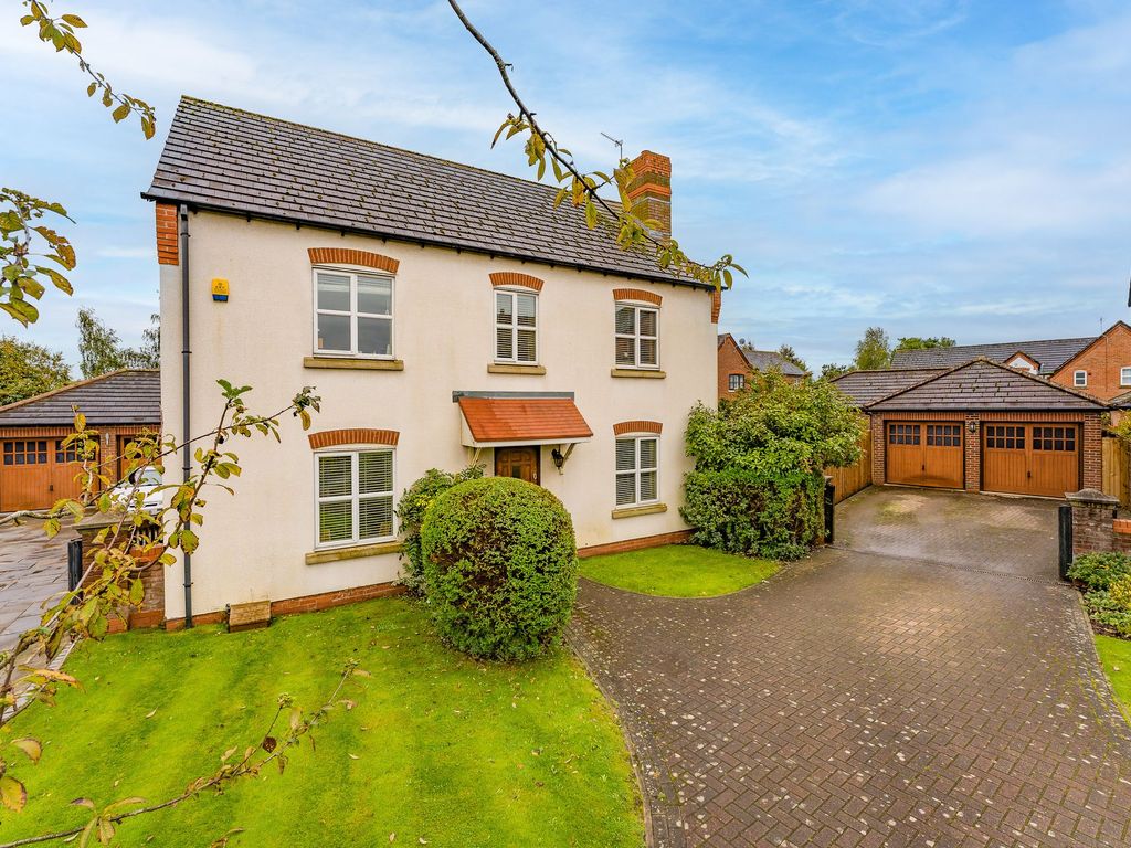 4 bed detached house for sale in Norlands Park, Widnes WA8, £450,000