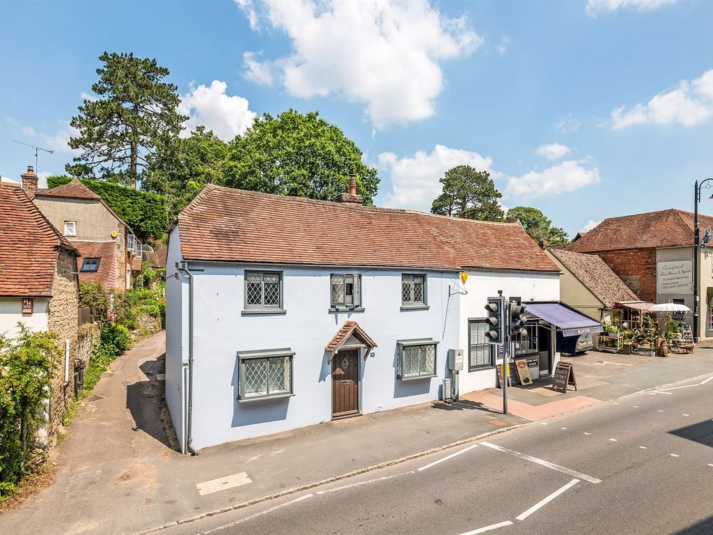 4 bed semidetached house to rent in Lower Street, Pulborough, West