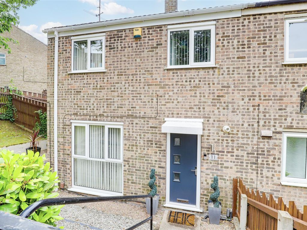3 bed end terrace house for sale in Petersfield Close, Top Valley
