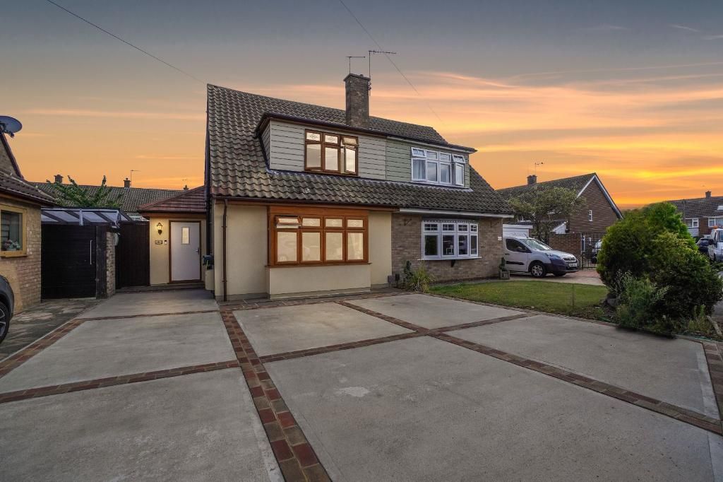2 bed semidetached house for sale in Warburtons, Corringham, Essex
