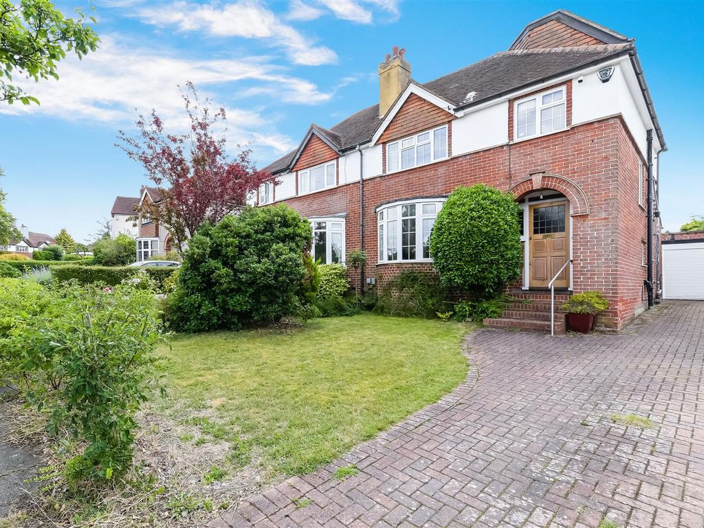 4 bed semidetached house for sale in Roundwood Way, Banstead SM7 Zoopla