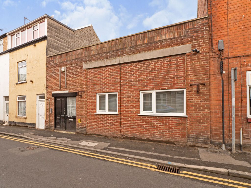 4 bed flat for sale in North Street, Bridlington, East Yorkshire YO15