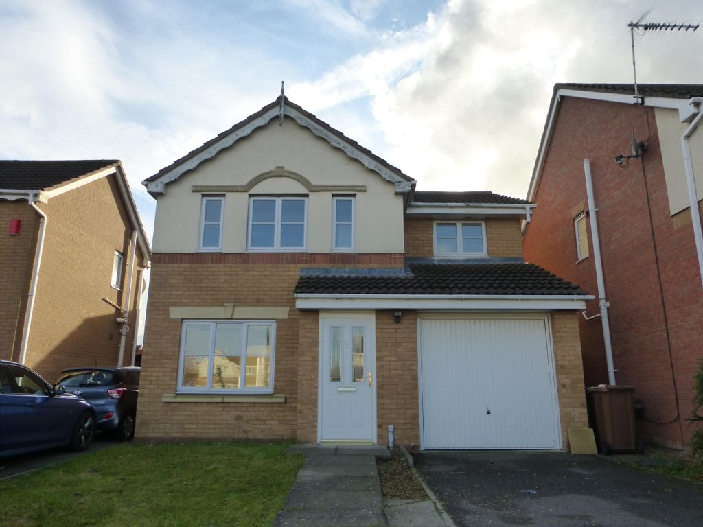 3 bed property to rent in Swan Gardens, Peterborough PE1, £1,200 pcm