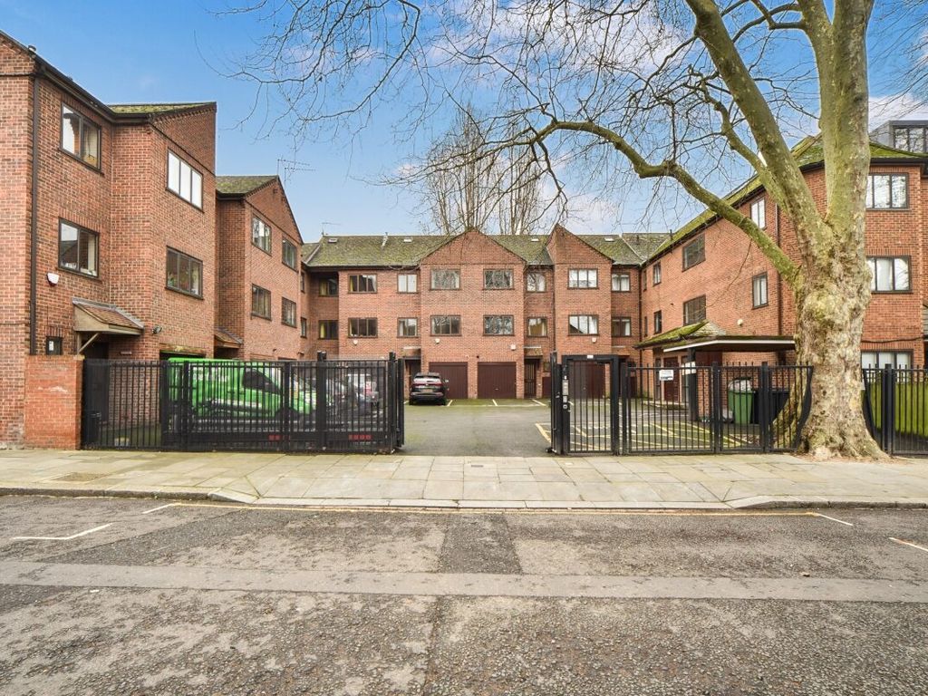 30 bed terraced house for sale in St. Helens Gardens, London W10, £