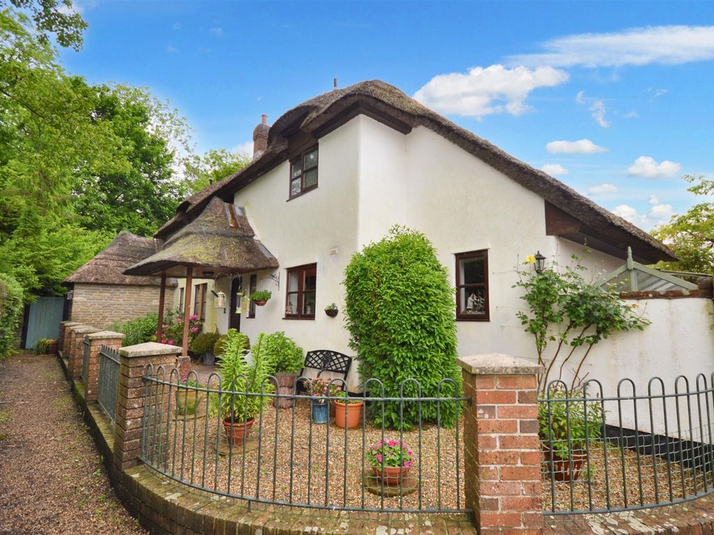 3 bed semidetached house for sale in Riverside Close, Cerne Abbas