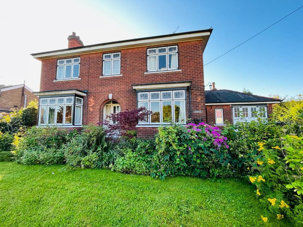 4 bed detached house for sale in 30 High Street, Blyton, Gainsborough