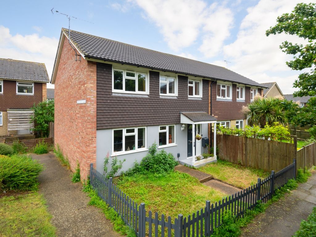 3 bed semidetached house for sale in Brenchley Close, Ashford TN23, £
