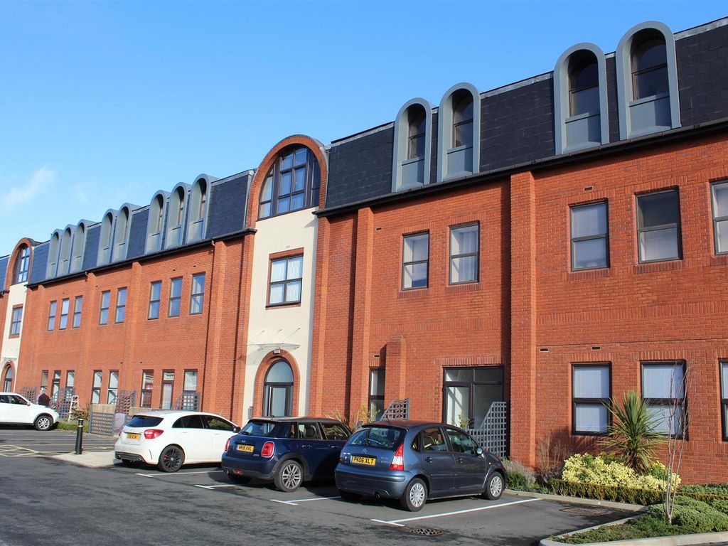 1 bed flat to rent in Olton Court, 10 Warwick Road, Solihull, West