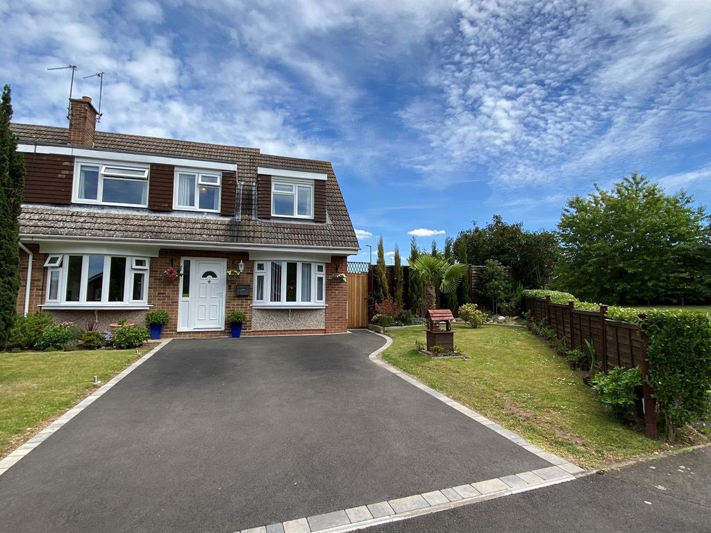 5 bed semidetached house for sale in Willow Drive, Wellesbourne