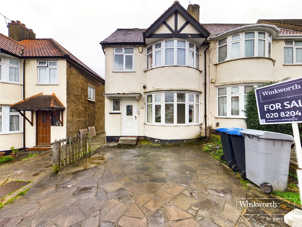 4 bed end terrace house for sale in Wakemans Hill Avenue, London NW9