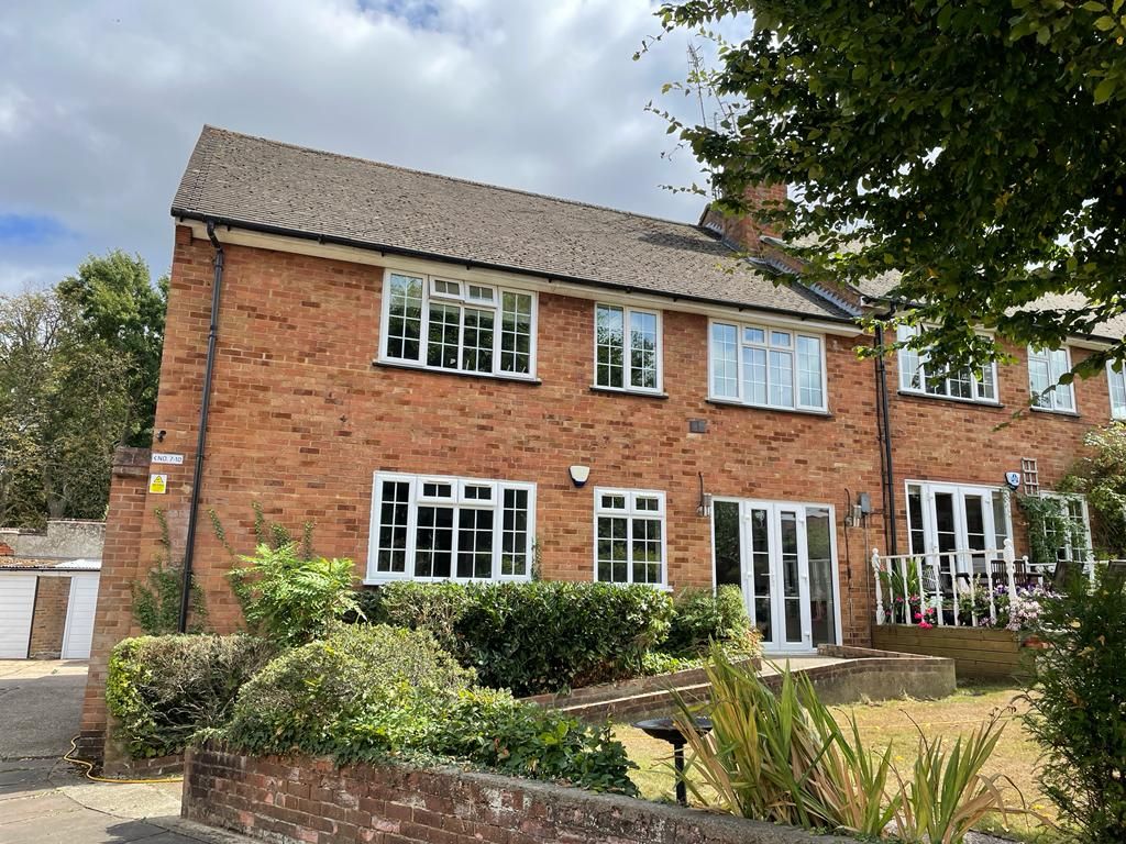 2 bed for sale in The Bartons, Elstree Hill North, Elstree