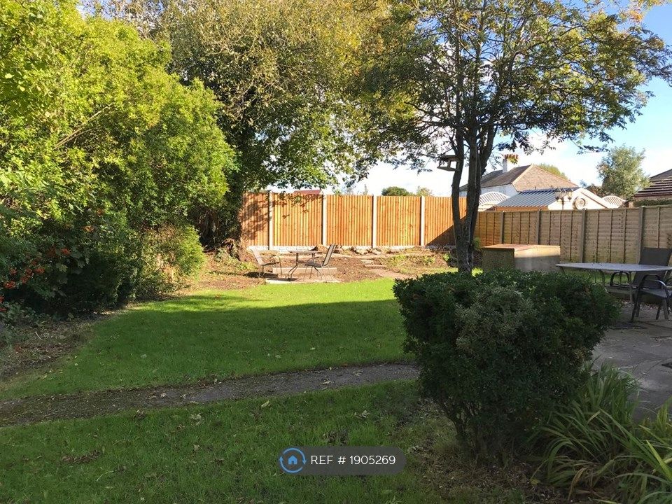 3 bed semidetached house to rent in Sealand Avenue, Garden City