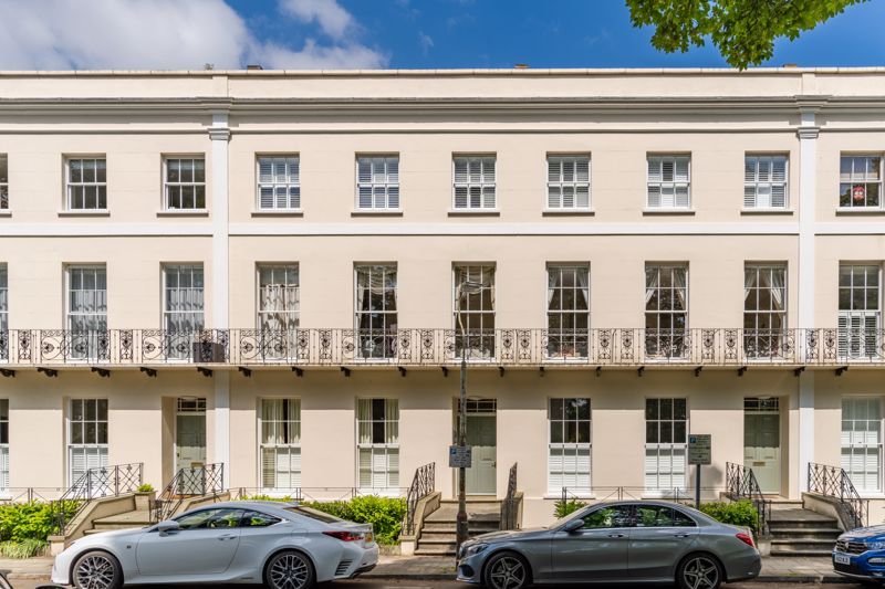 2 bed flat for sale in Montpellier Spa Road, Cheltenham GL50, £500,000