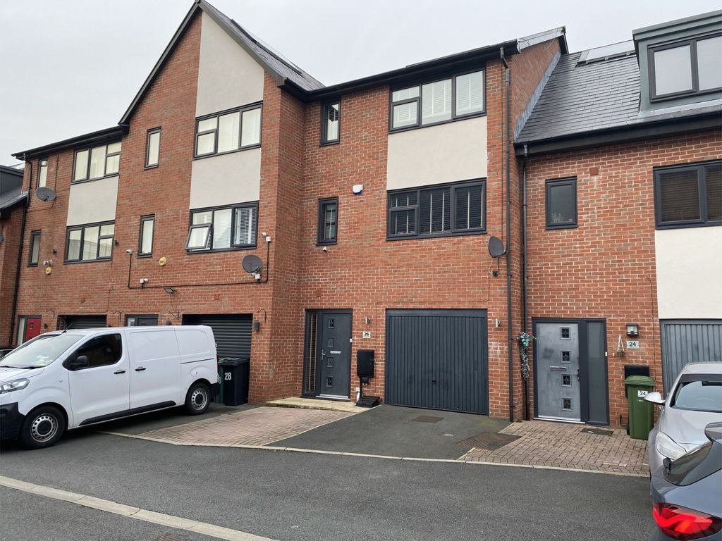 4 bed town house for sale in Droylsden Wharf Road, Manchester M43, £