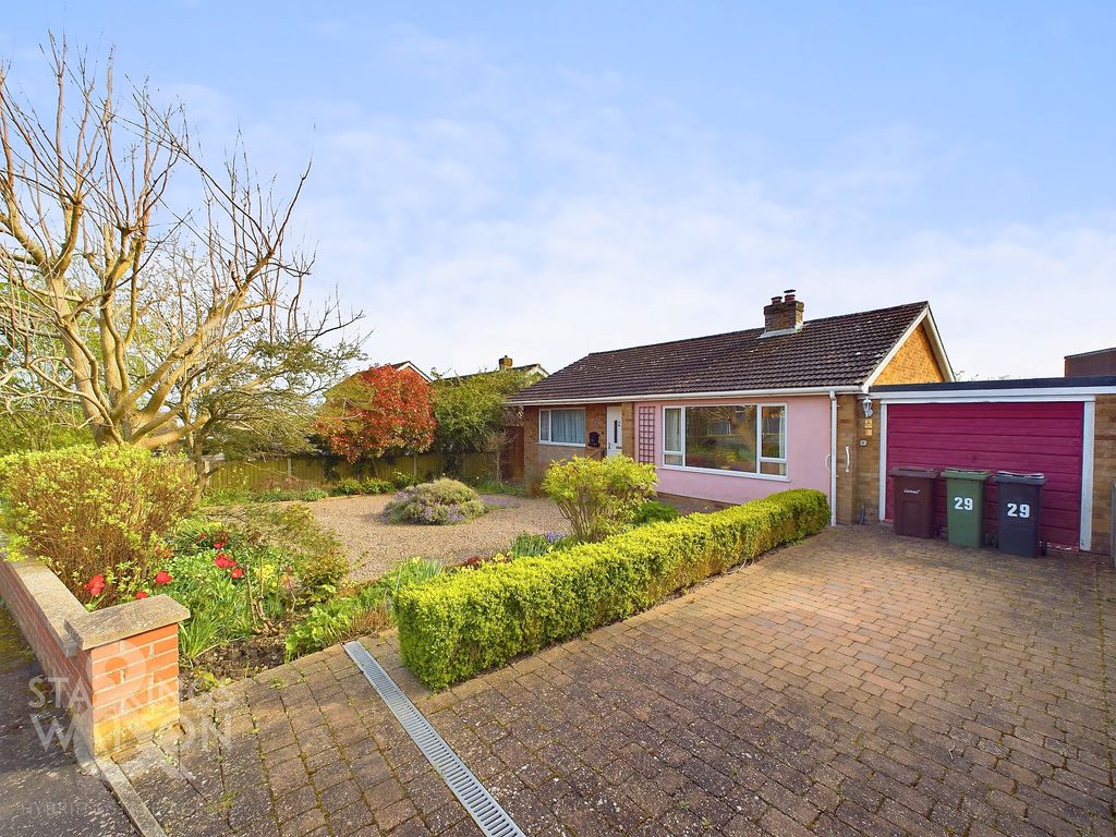 3 bed detached bungalow for sale in St. Marys Close, Newton Flotman
