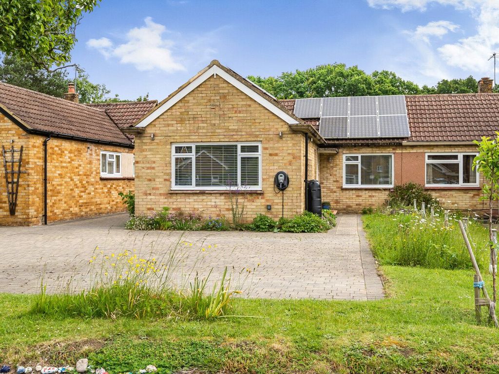3 bed bungalow for sale in Jacob's Well, Guildford, Surrey GU4, £