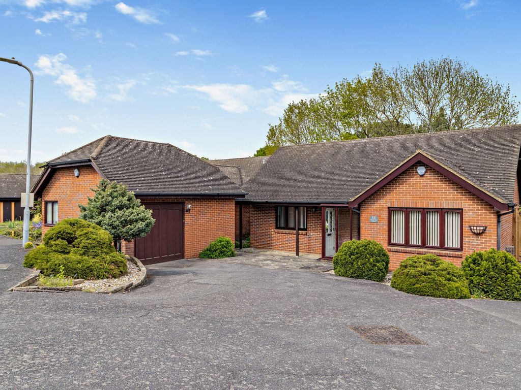 2 bed bungalow for sale in Horns End Place, Pinner HA5, £735,000 Zoopla