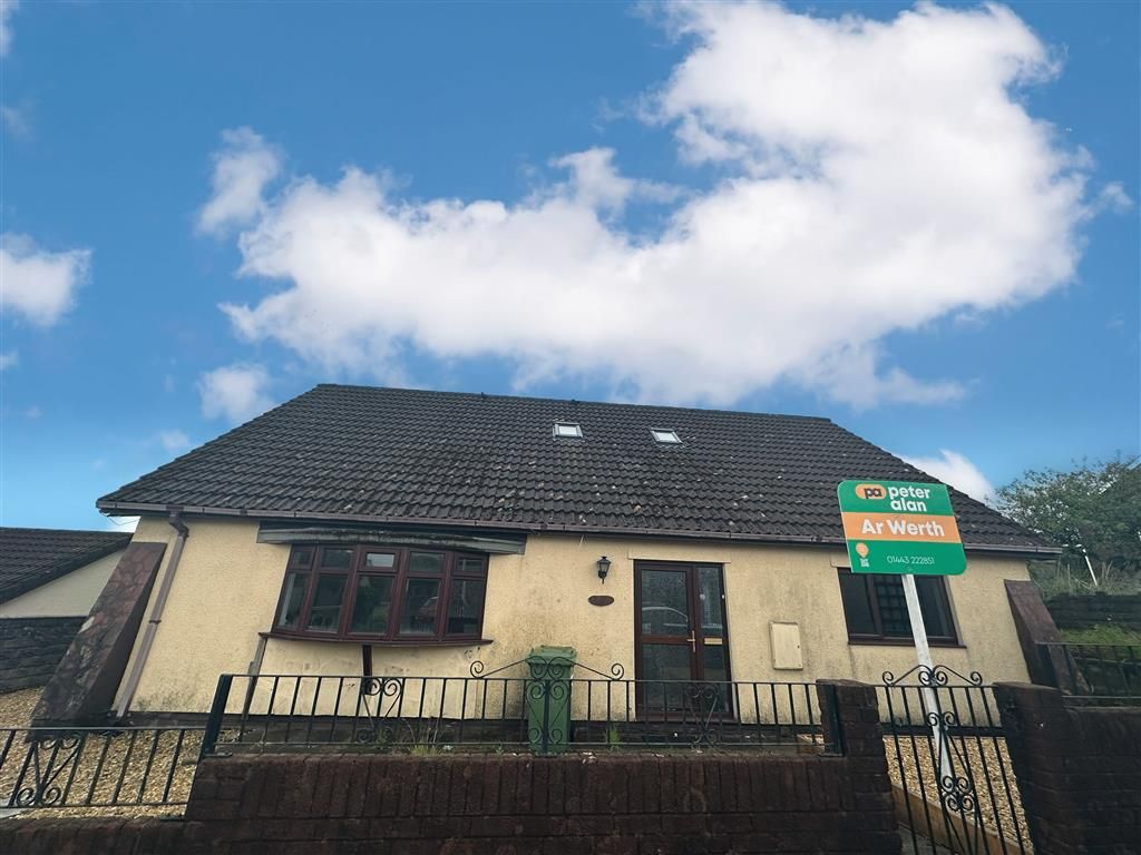 4 bed bungalow to rent in The Heathlands, Gilfach Goch, Porth CF39, £
