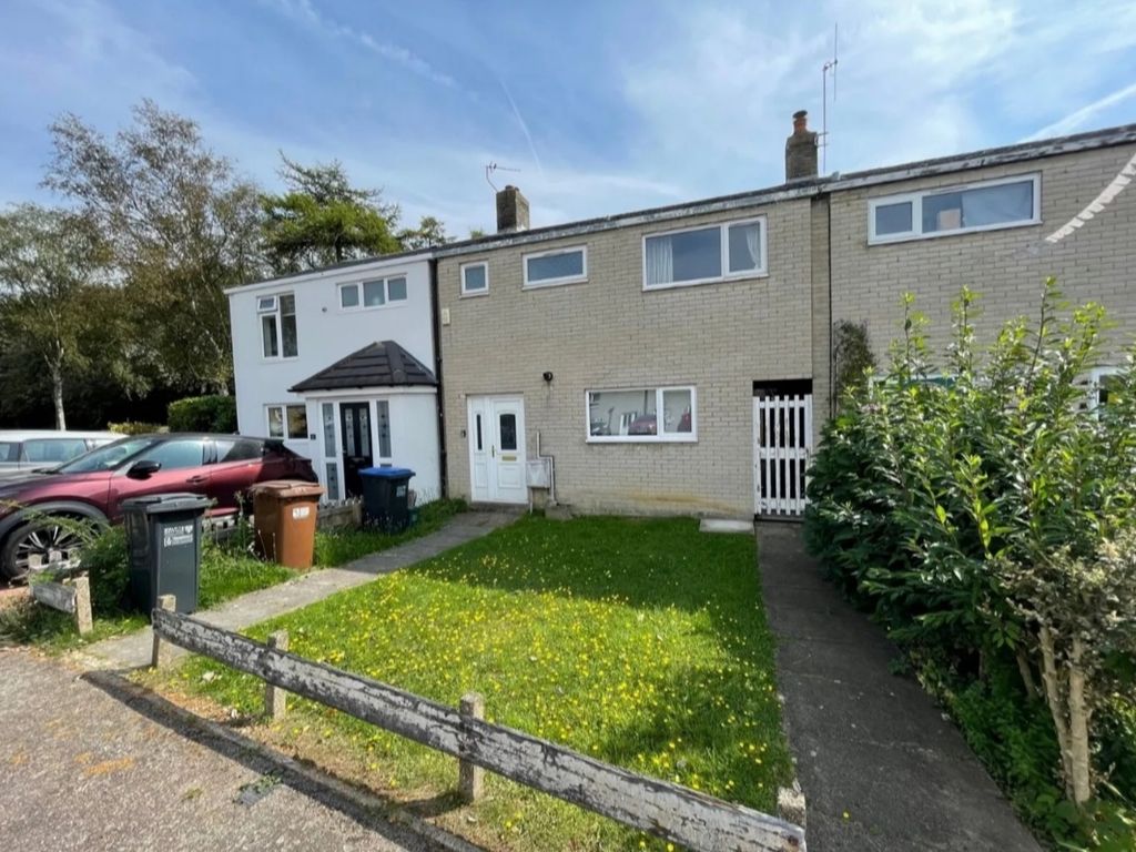 3 bed terraced house to rent in Deerswood Avenue, Hatfield AL10, £1,733