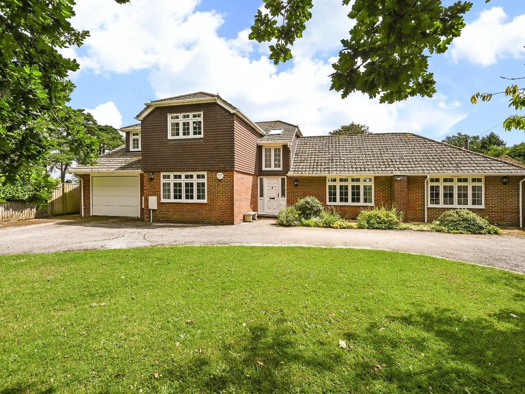 5 bed detached house for sale in Hattingley Road, Medstead, Alton