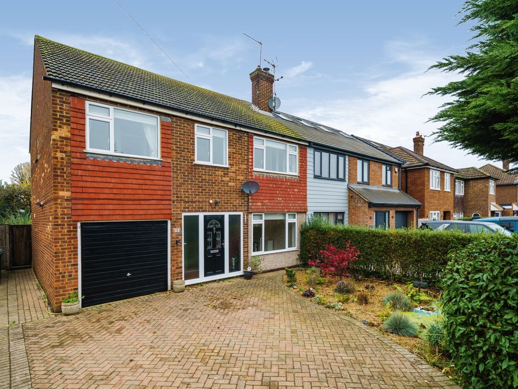 5 bed semidetached house for sale in Briarley Close, Broxbourne EN10
