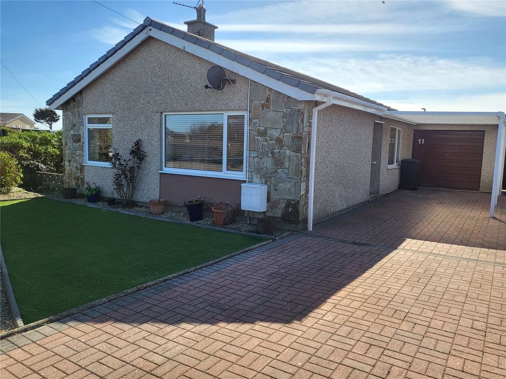 3 bed bungalow for sale in Harbour View, Holyhead, Anglesey LL65 Zoopla