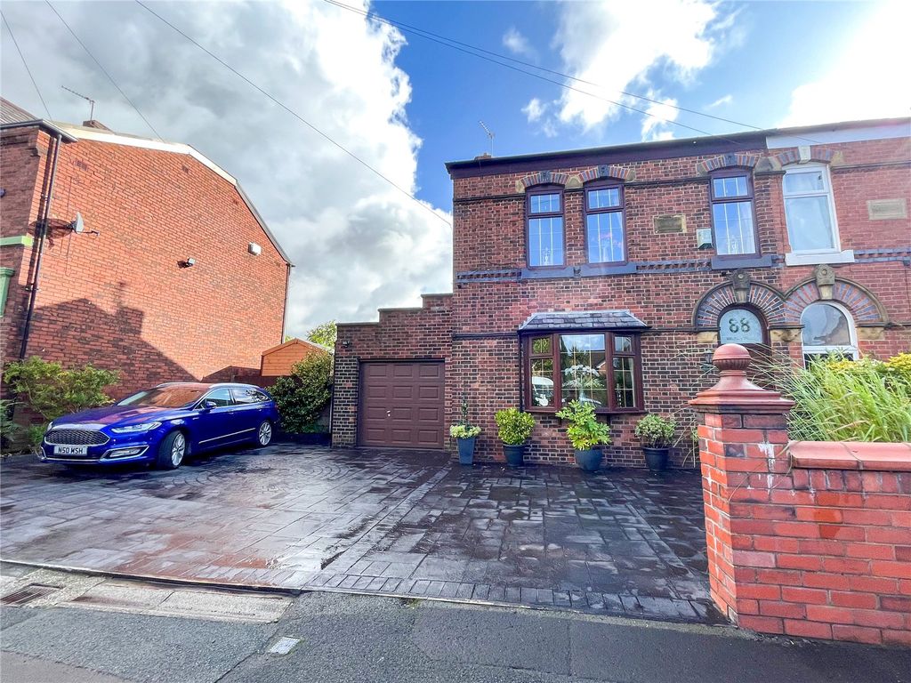 3 bed semidetached house for sale in Taunton Road, AshtonUnderLyne