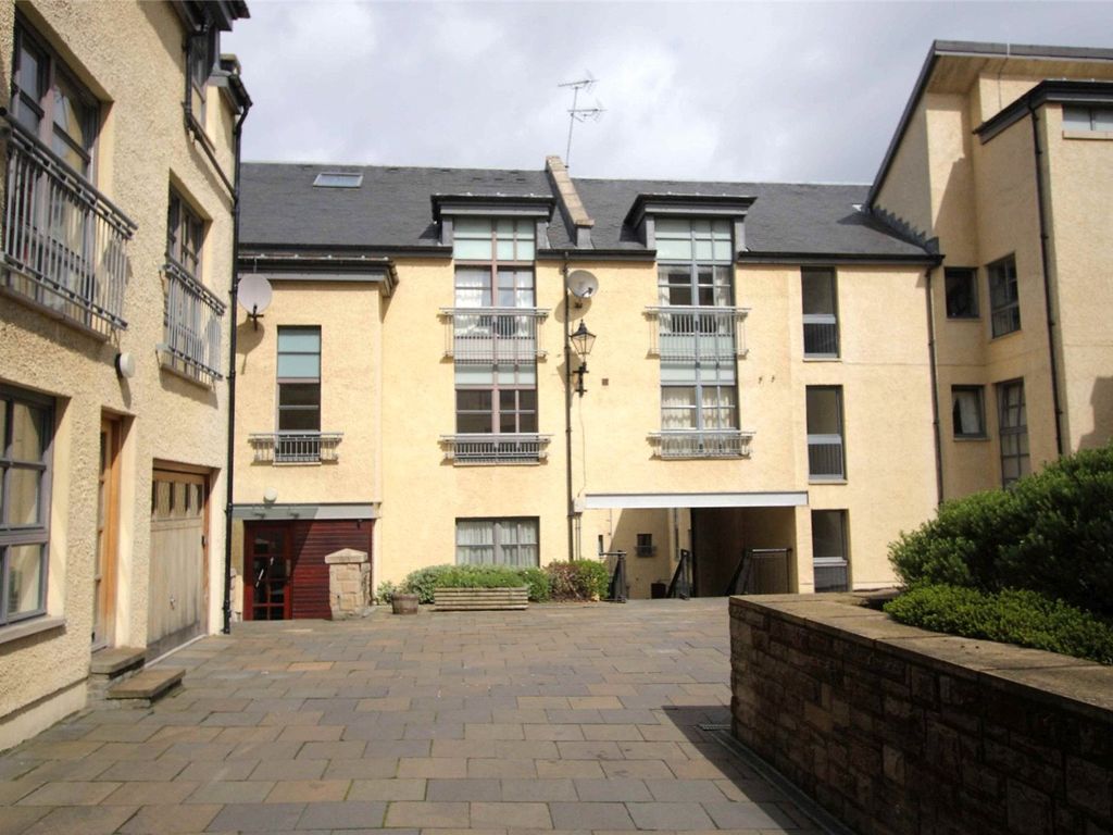 2 bed flat to rent in Old Tolbooth Wynd, Old Town, Edinburgh EH8 Zoopla