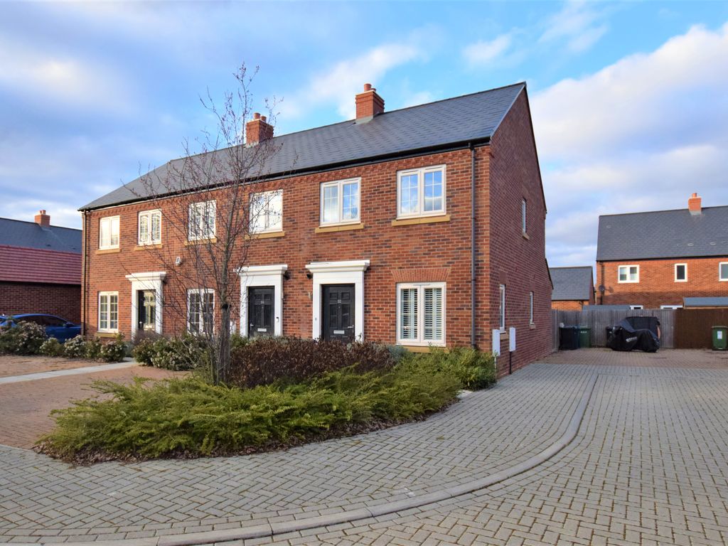 2 bed end terrace house for sale in Hetley Close, Brampton, Huntingdon