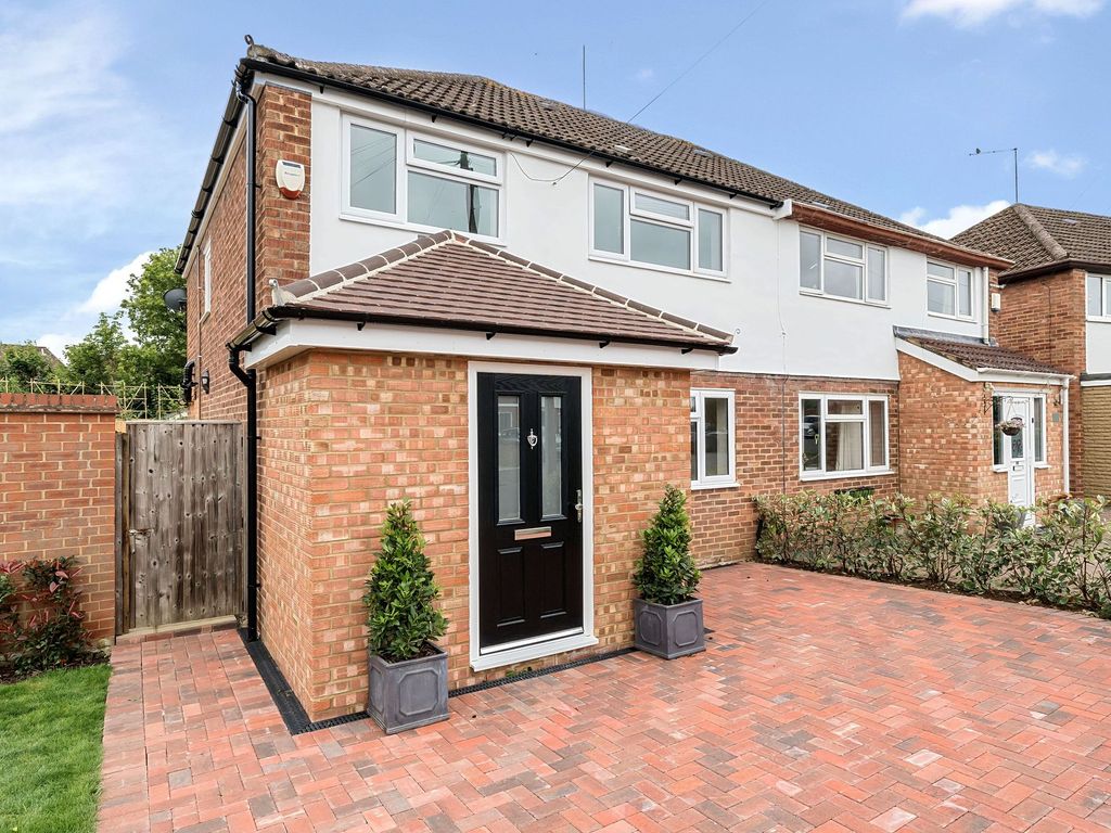 3 bed semidetached house for sale in Meadow Way, Old Windsor SL4, £
