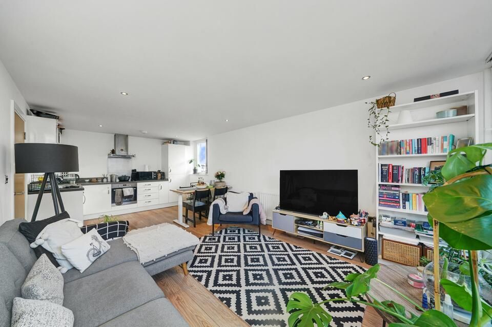 2 bed flat to rent in Rainhill Way, London E3, £2,150 pcm Zoopla