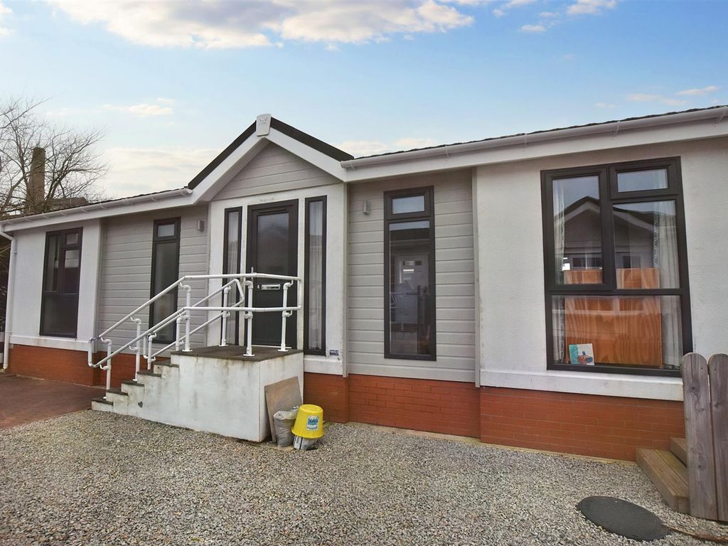 2 bed mobile/park home for sale in Lansdowne Park Homes, Wheal Rose