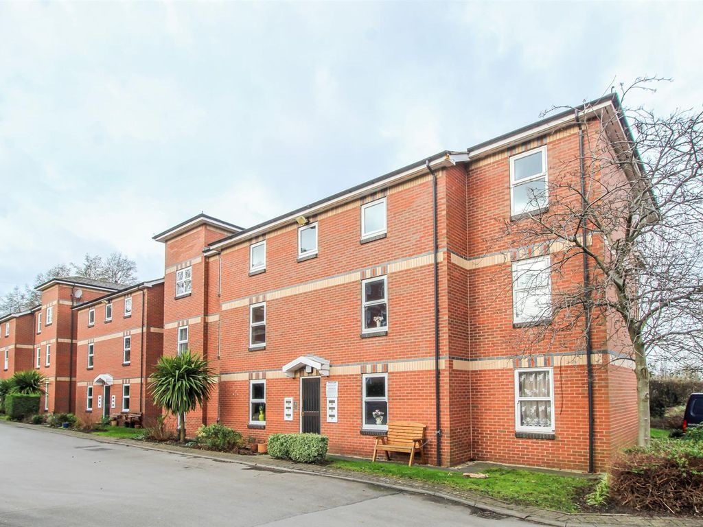 1 bed flat for sale in Northgate Lodge, Skinner Lane, Pontefract WF8, £