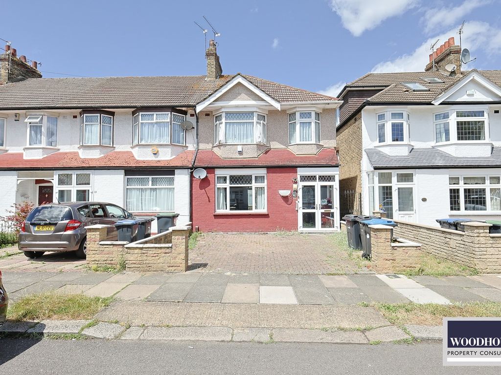 3 bed end terrace house for sale in Princes Avenue, Palmers Green
