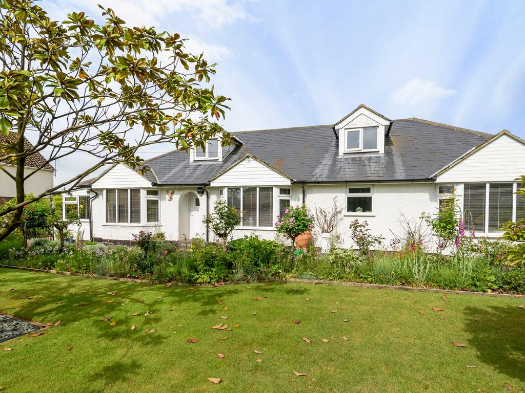 4 bed detached bungalow for sale in Station Road, Cantley, Norwich NR13