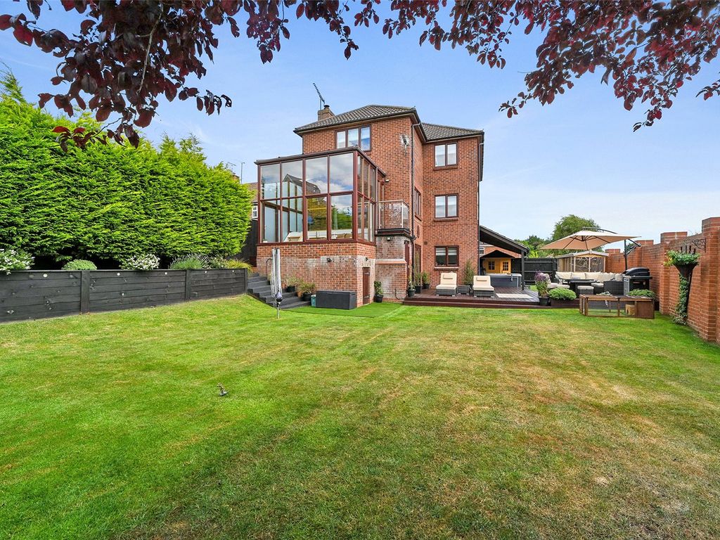 4 bed detached house for sale in Mill Road, Mile End, Colchester CO4