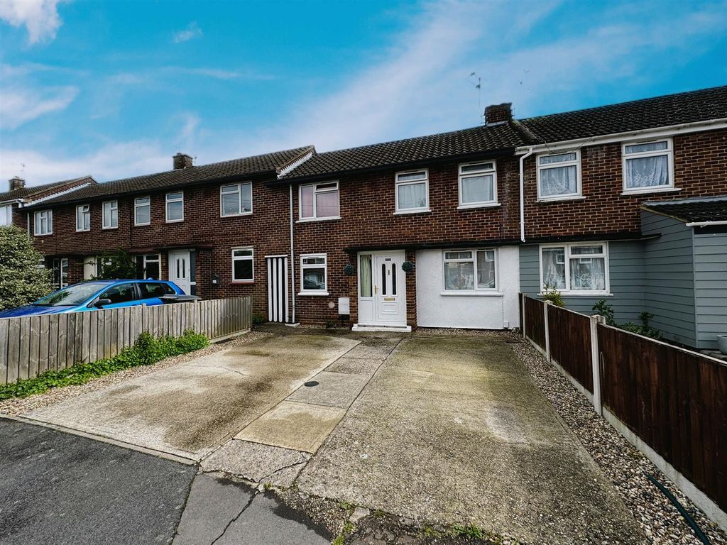 2 bed terraced house for sale in Mendip Road, Chelmsford CM1, £325,000