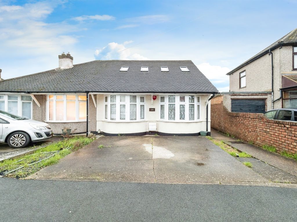 4 bed semidetached house for sale in Rothbury Avenue, Rainham RM13, £