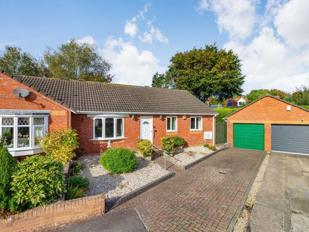 3 bed semidetached house for sale in Hodges Close, Portskewett