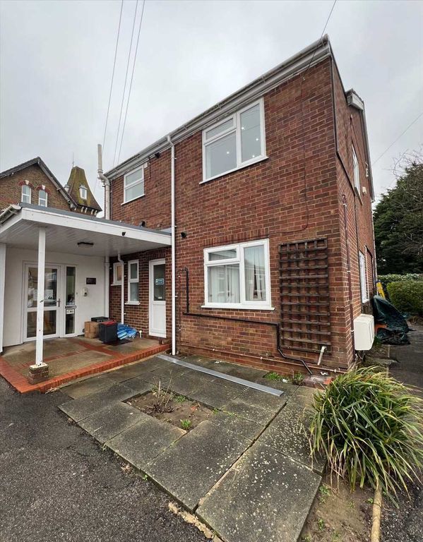 2 bed flat to rent in Hythe Road, Willesborough, Ashford TN24, £1,000