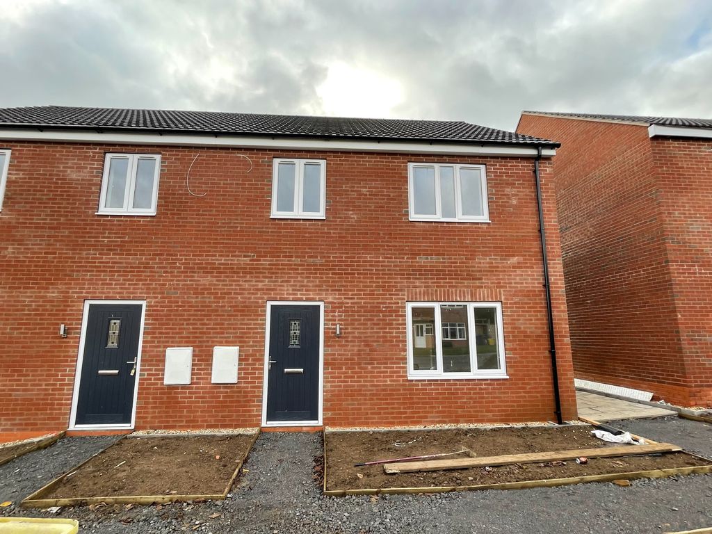 4 bed semidetached house to rent in Lincoln Road, Brookenby LN8 Zoopla