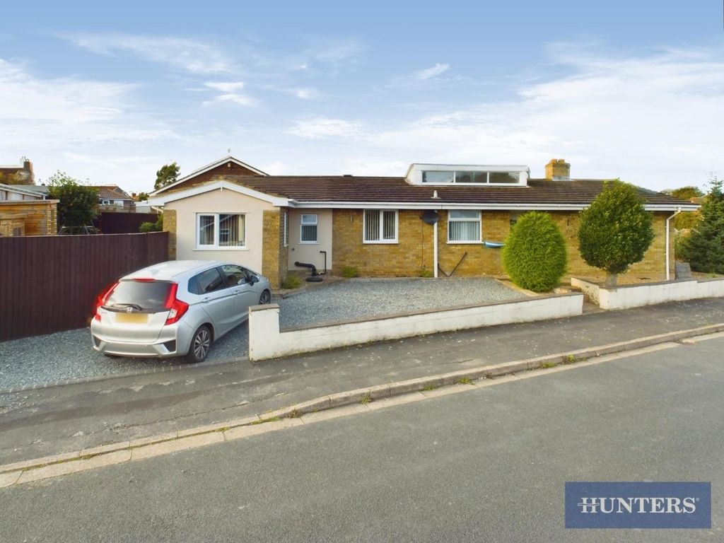 3 bed detached bungalow for sale in Manor Gardens, Hunmanby, Filey YO14, £300,000 Zoopla