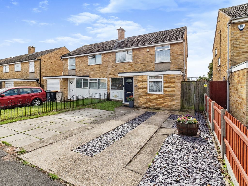 3 bed semidetached house for sale in Goodrich Avenue, Bedford MK41, £