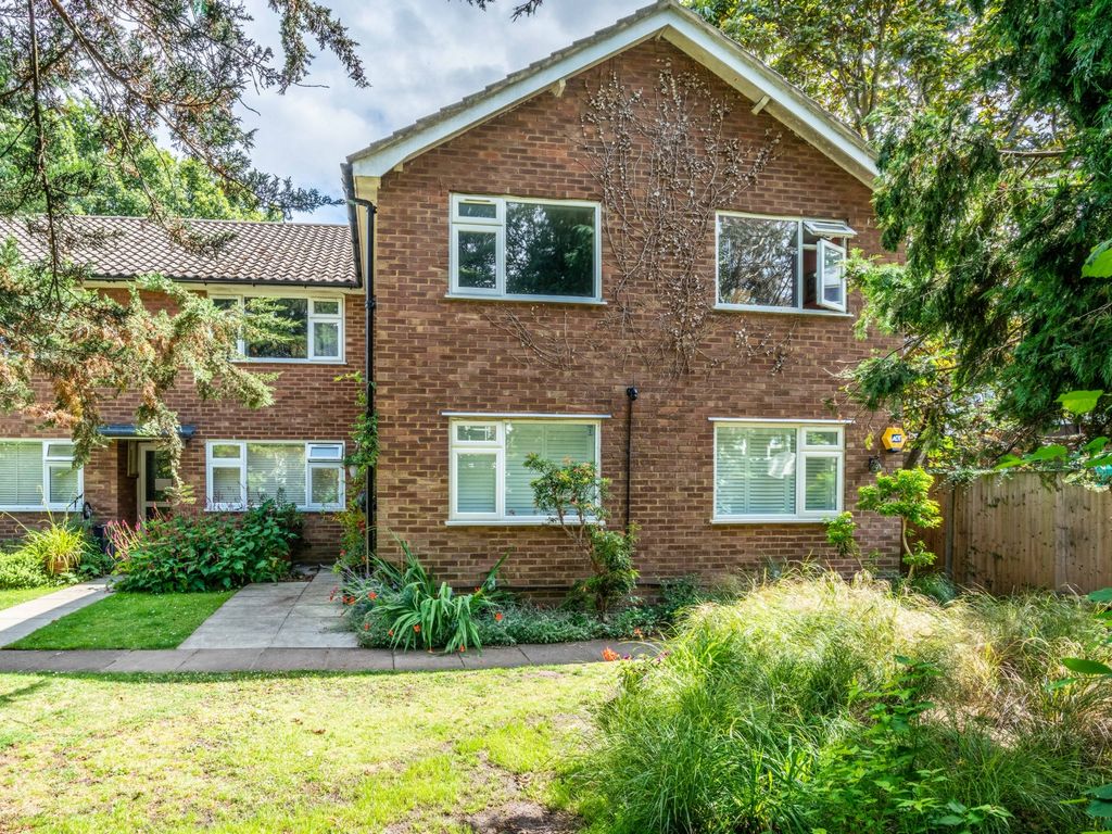 2 bed for sale in Munster Road, Teddington TW11, £434,950