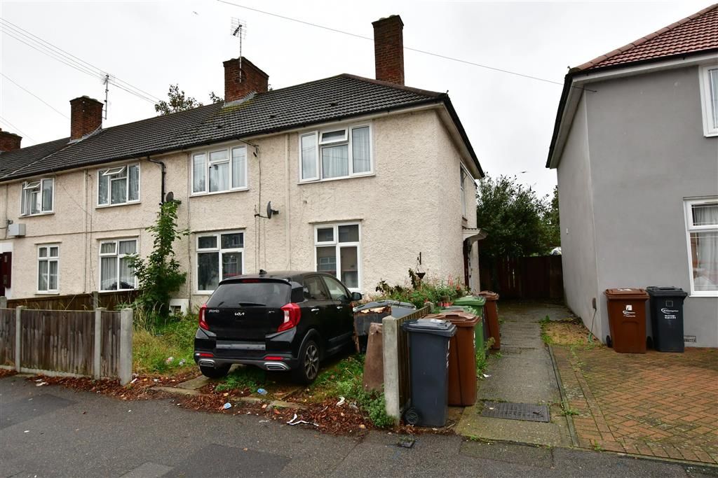 1 bed for sale in Grafton Road, Dagenham, Essex RM8, £